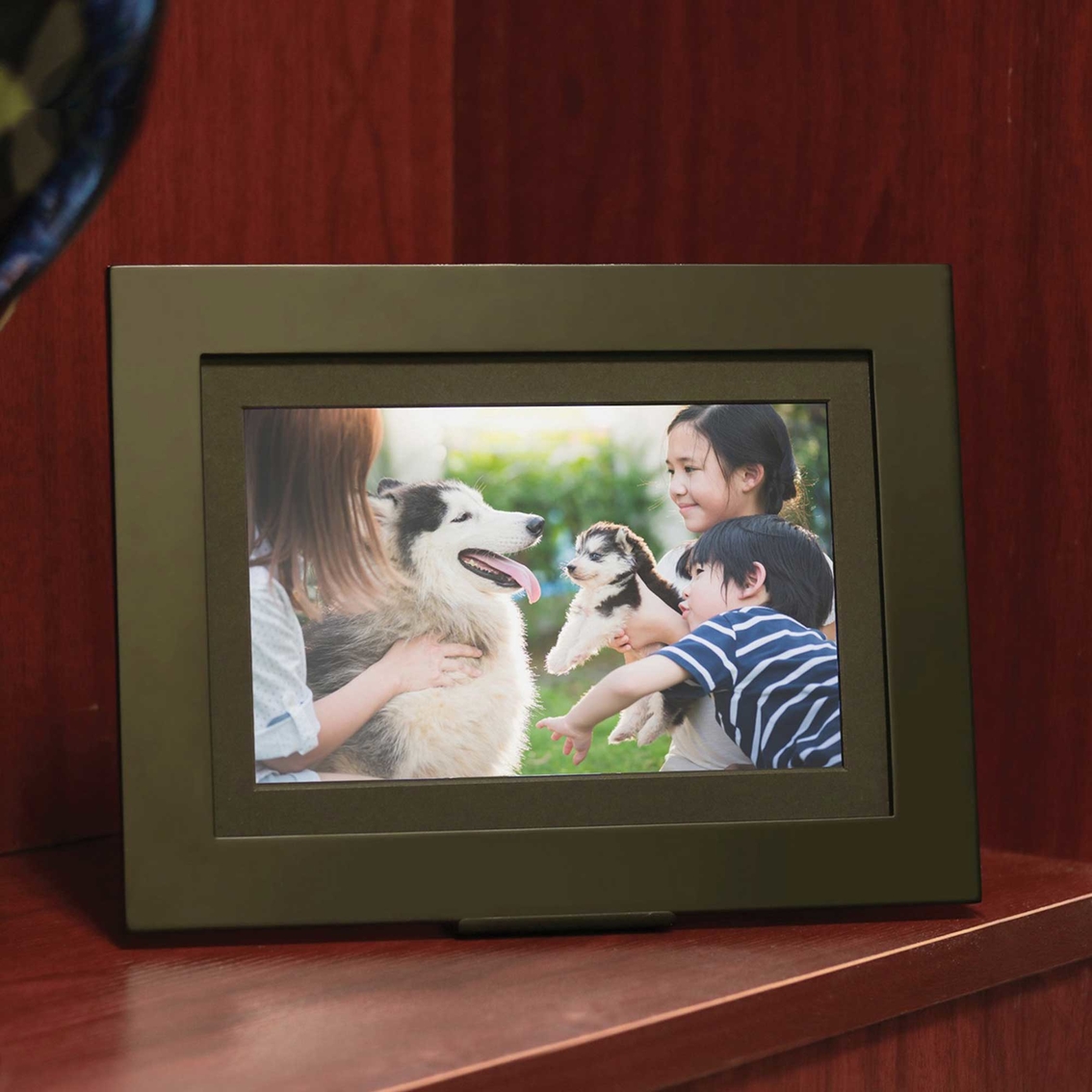 Brookstone Switchmate PhotoShare Friends and Family Cloud Frame 8 in. - Image 6 of 6