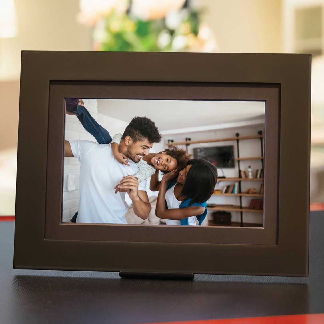 Brookstone 10.1-in. PhotoShare Friends and Family Cloud Frame - Image 7 of 9