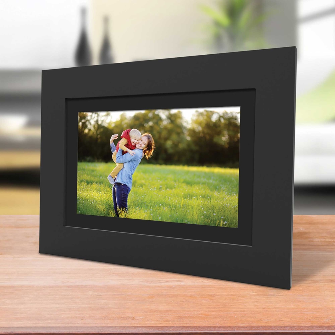 Brookstone 10.1-in. PhotoShare Friends and Family Cloud Frame - Image 8 of 9
