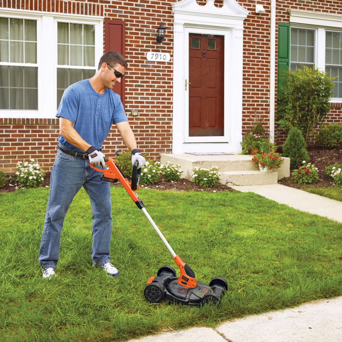 Black + Decker 20V MAX Lithium 12 in. 3-in-1 Compact Mower - Image 6 of 6