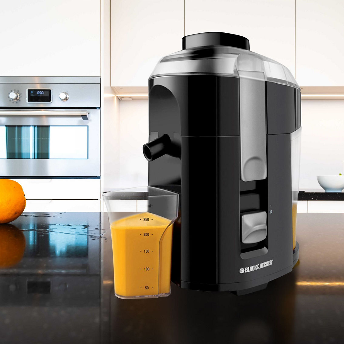 Black and Decker Fruit and Vegetable Juice Extractor - Image 5 of 5